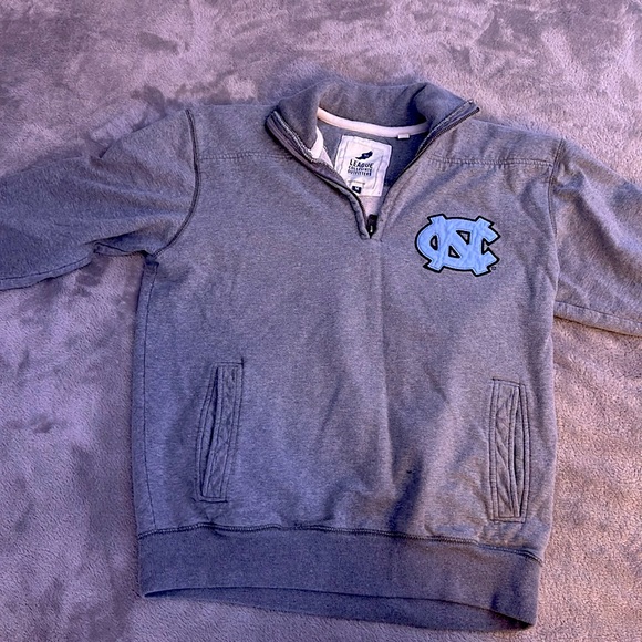 North Carolina Tar Heels Colosseum Team Logo Quarter-Zip Pullover Jacket. Used - Picture 3 of 4